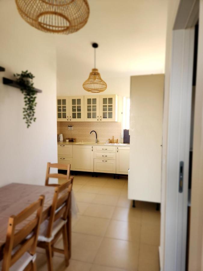 לוויס פלייס Levis Place 52 *