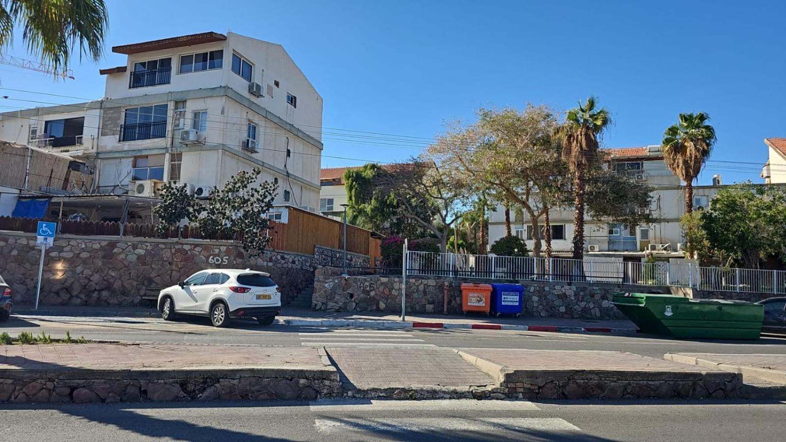 לוויס פלייס Levis Place 52 *